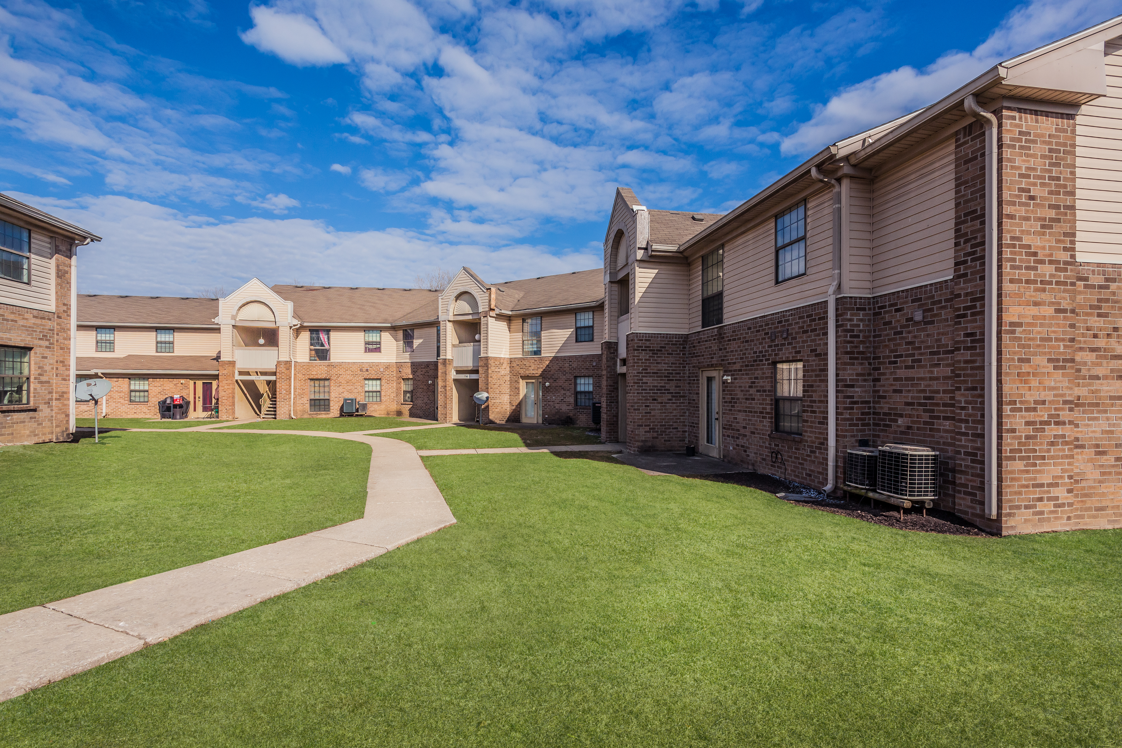 Falcon Creek Place The Multifamily Advisory Group at Cushman & Wakefield